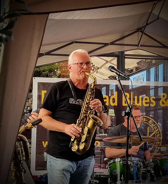 Erik "E-flat" Bentsen, saxofon